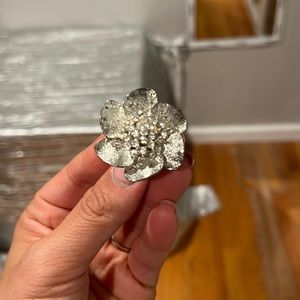 Adjustable Flower Ring.